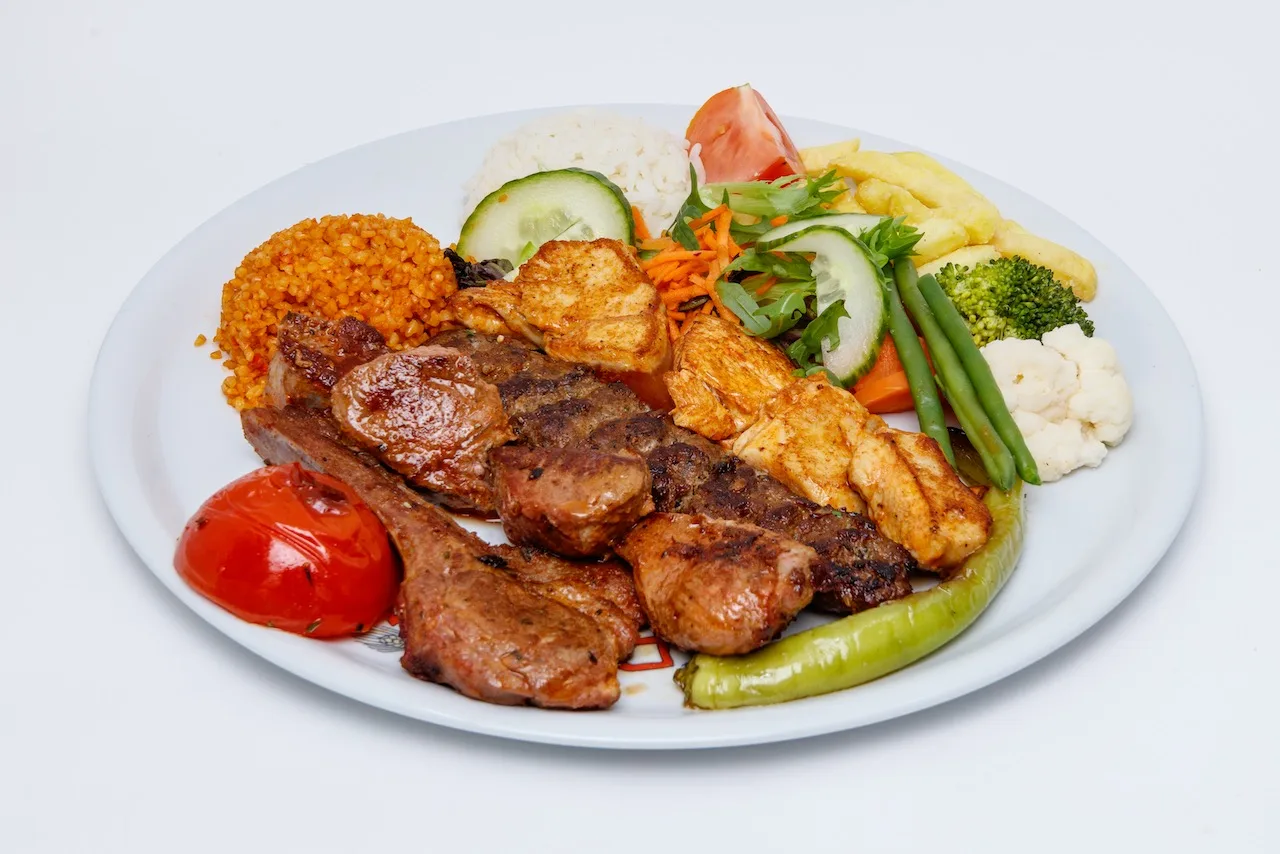 Basel, wenn der Tag sich neigt: Die Glut bei der Grill Heuwaage
