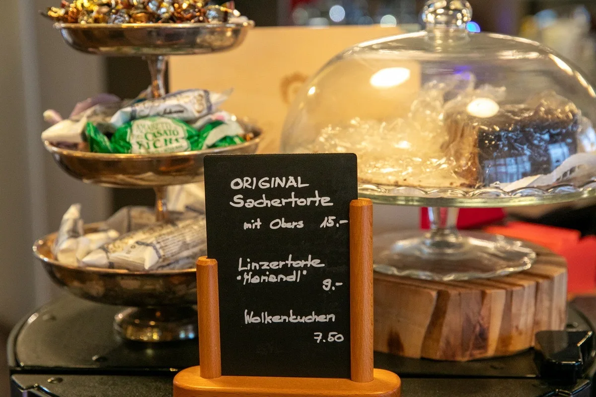 Wiener Gastlichkeit am Ägerisee: Die Vienna-Lounge in Unterägeri