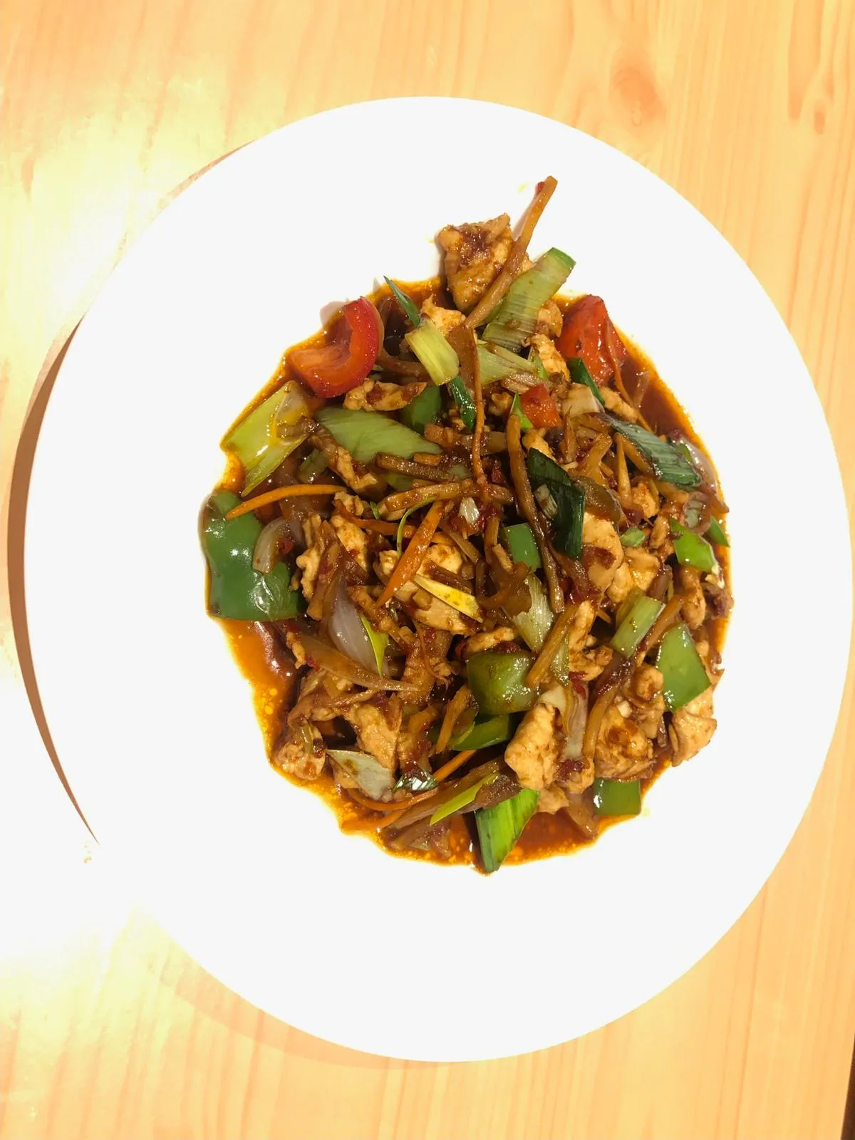Crispy shredded pork in Peking sauce served over julienned scallions.