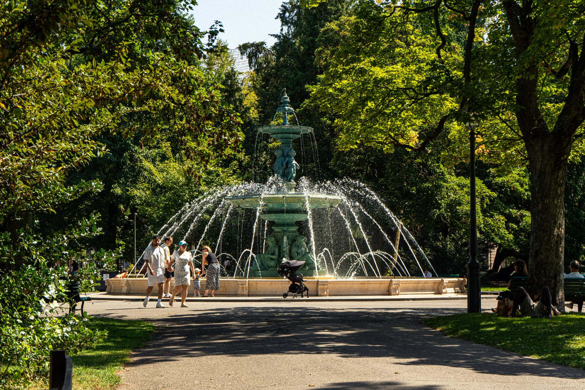 Geneva cafe terrace fountain